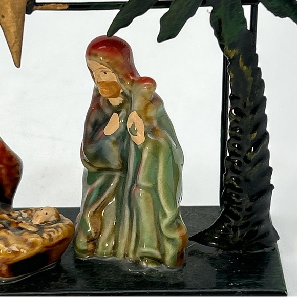 Vtg 5x4x1.5” Metal Nativity w/ Ceramic Joseph, Mary & Baby Jesus Manger … - Picture 3 of 14